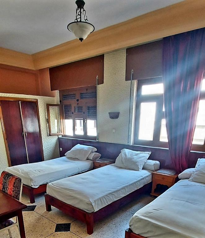 Postel nebo postele na pokoji v ubytování Hôtel National