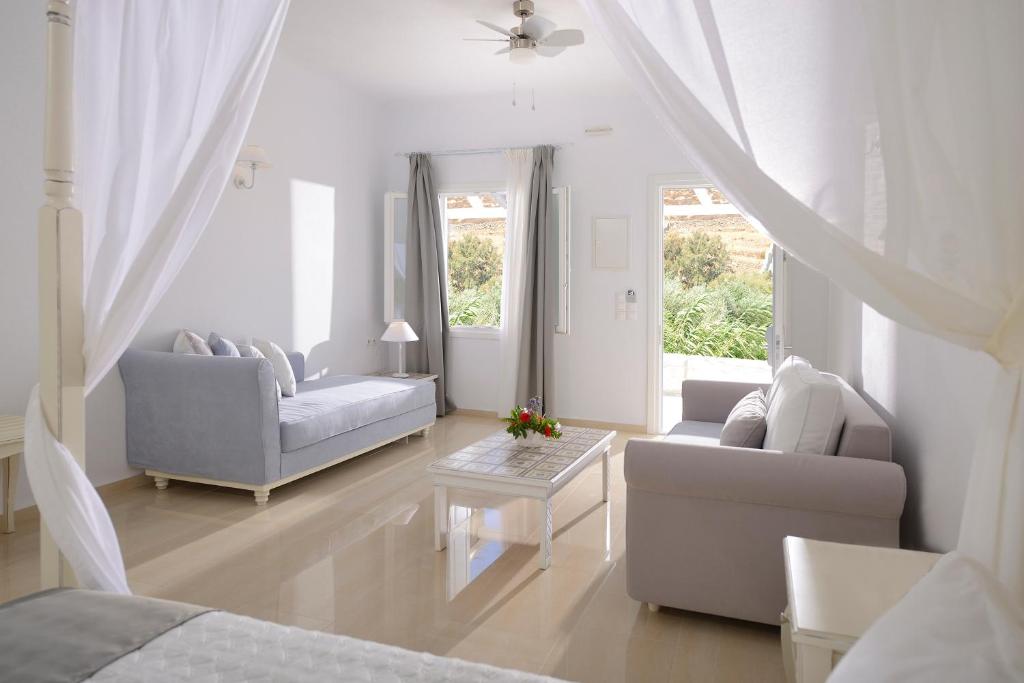 Kamari Hotel - Superior Suite (2 Adults + 2 Children)