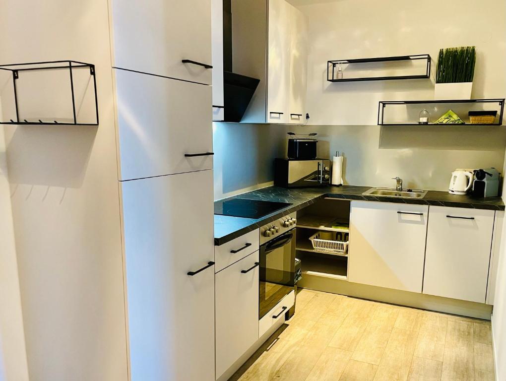 Kuchyňa alebo kuchynka v ubytovaní HappyLivingApartments