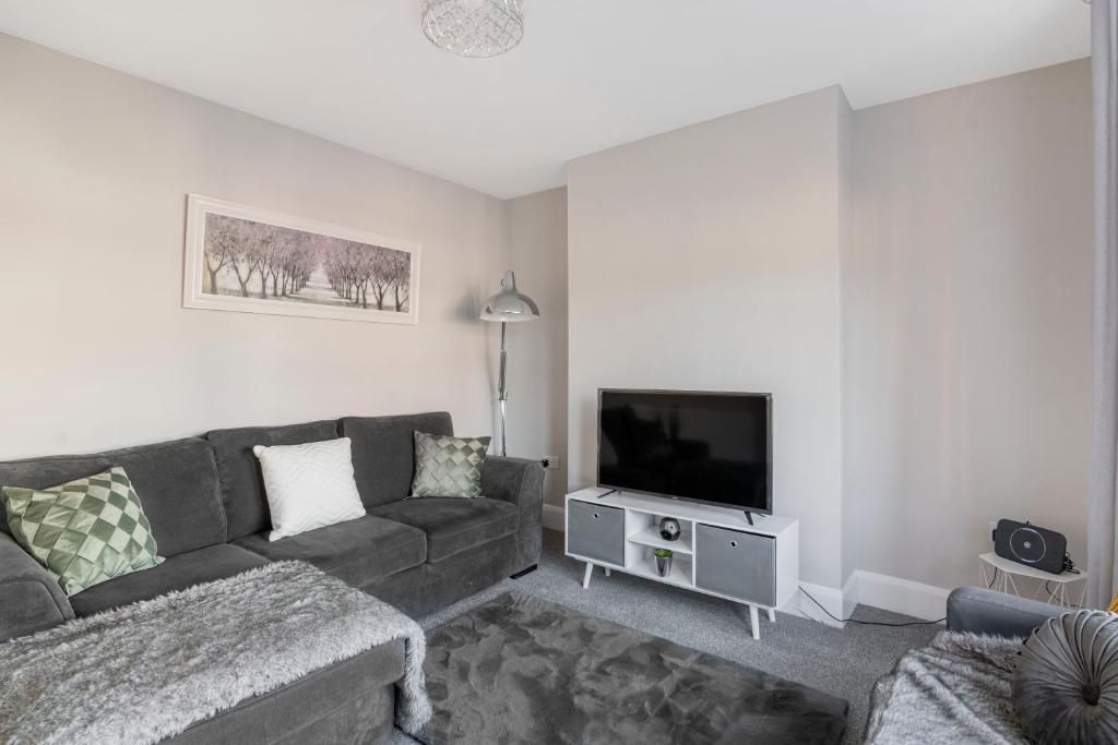 TV a/nebo společenská místnost v ubytování Spacious 3 Bed House, Netflix, Garden, Parking