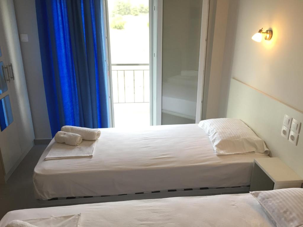 Postel nebo postele na pokoji v ubytování Seaside Apartments Flogita