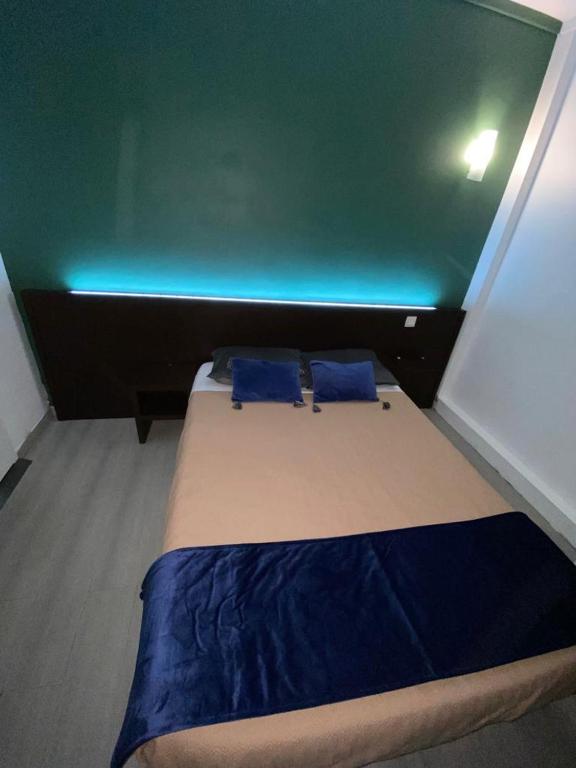 Postel nebo postele na pokoji v ubytování Citadel Hôtel