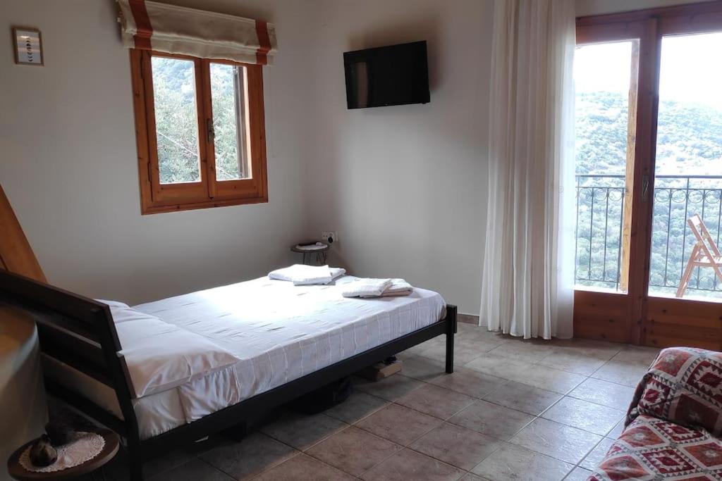 Postel nebo postele na pokoji v ubytování Stefanis traditional house - Kampos