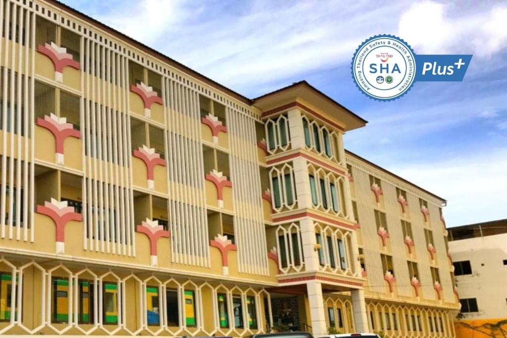 彭世洛Poonsook Phitsanulok Hotel SHA Plus的希拉酒店计划建筑的 ⁇ 形