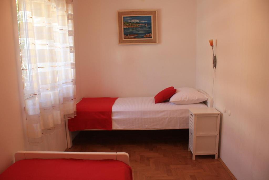 Postel nebo postele na pokoji v ubytování Apartments Lidija