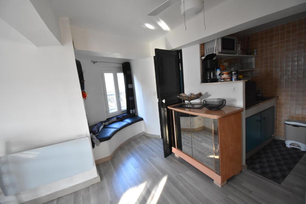 Studio climatisé et sa terrasse privée en villa - Estudio