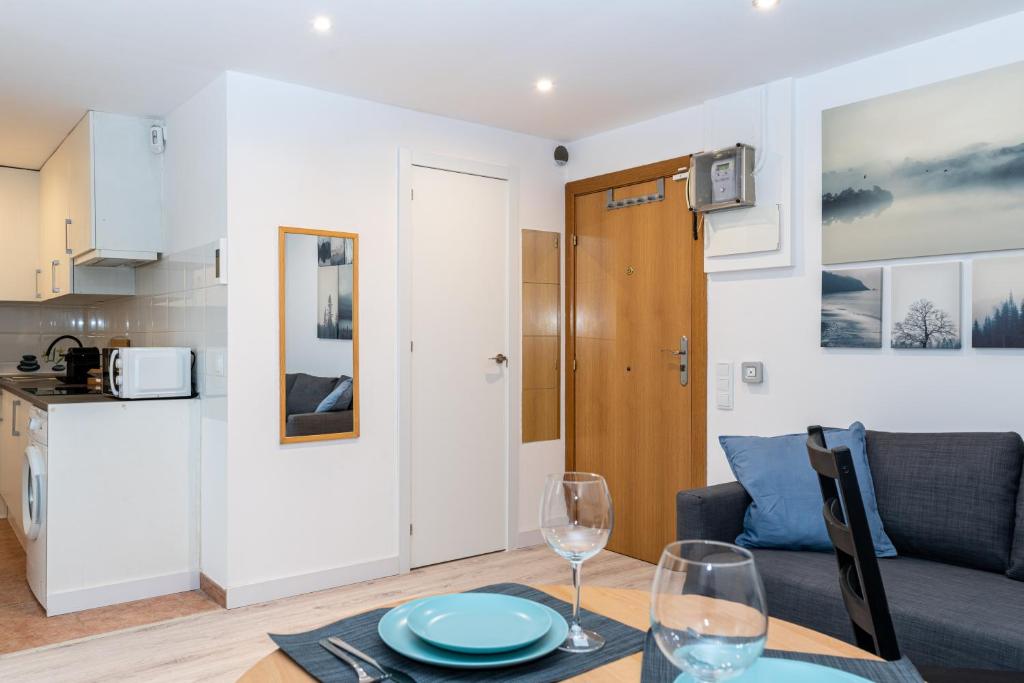 Stylish STUDIO apartment in the center - Calabria, Barcelona ...
