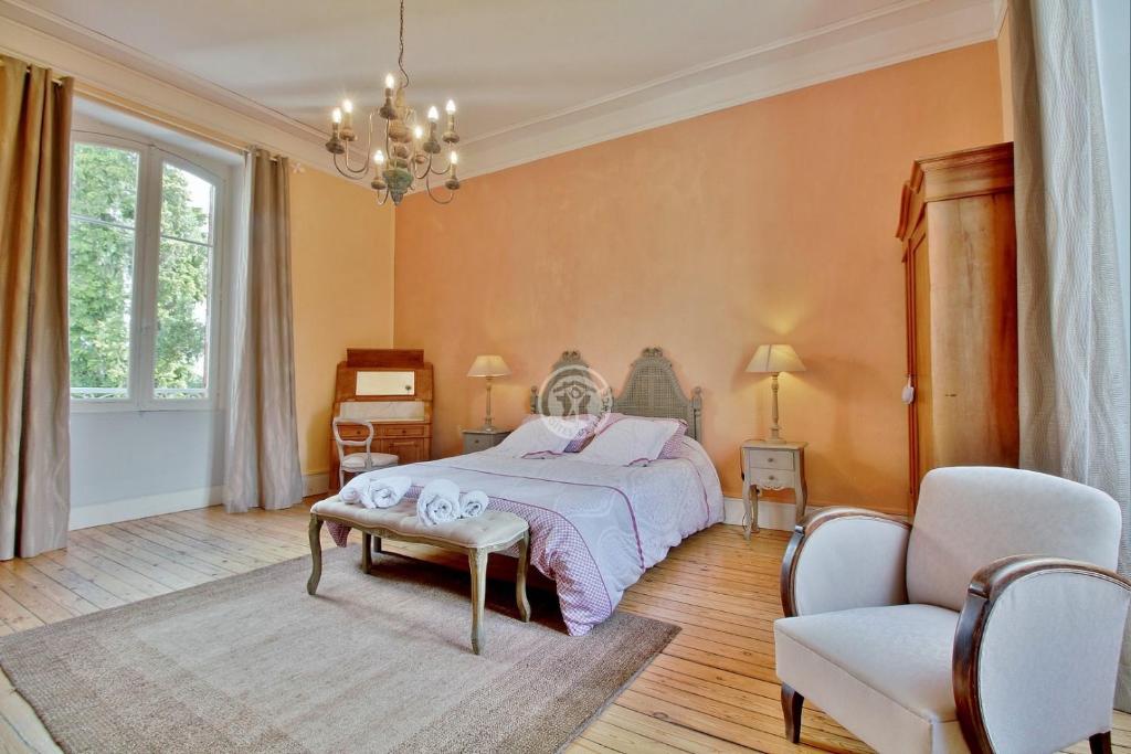 a bedroom with a bed and a couch and a chair at chambre double avec salle d`eau privative in Tarbes
