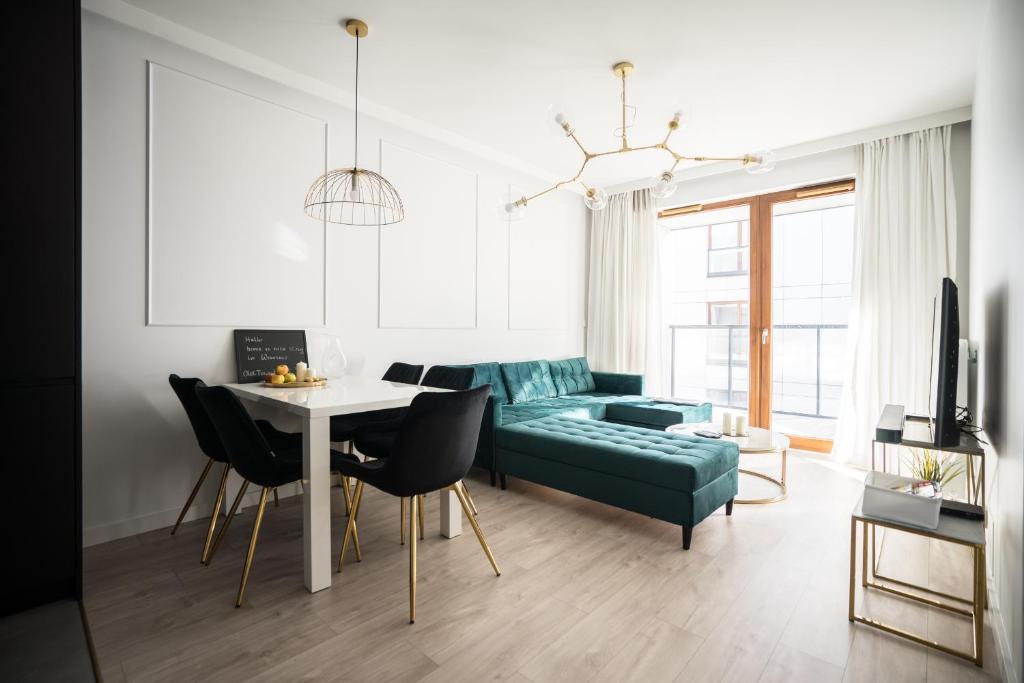 Televízia a/alebo spoločenská miestnosť v ubytovaní Old Town Heart IX Luxury - Przyokopowa