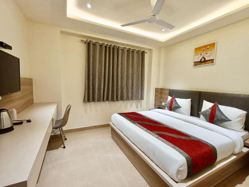 Postel nebo postele na pokoji v ubytování Hotel Tripple Tree - Karol Bagh