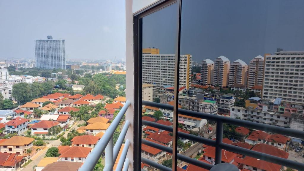 Nespecifikovaný výhled na destinaci Jomtien pláž nebo výhled na město při pohledu z apartmánu