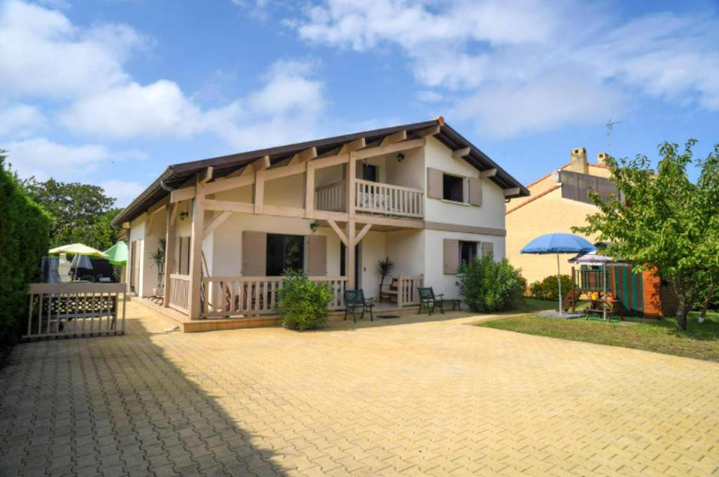 El edificio en el que está la villa