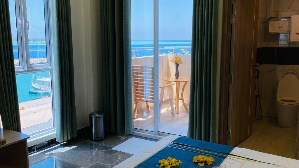 Alimas Holiday Retreat Maldives - 11