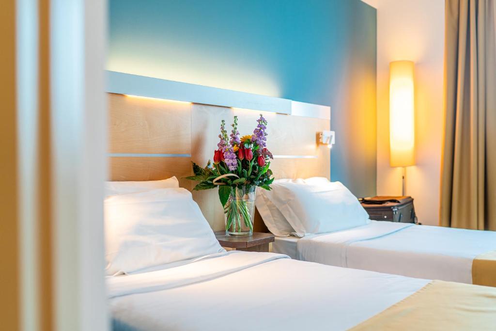 Postel nebo postele na pokoji v ubytování Meditur Hotel Udine Nord