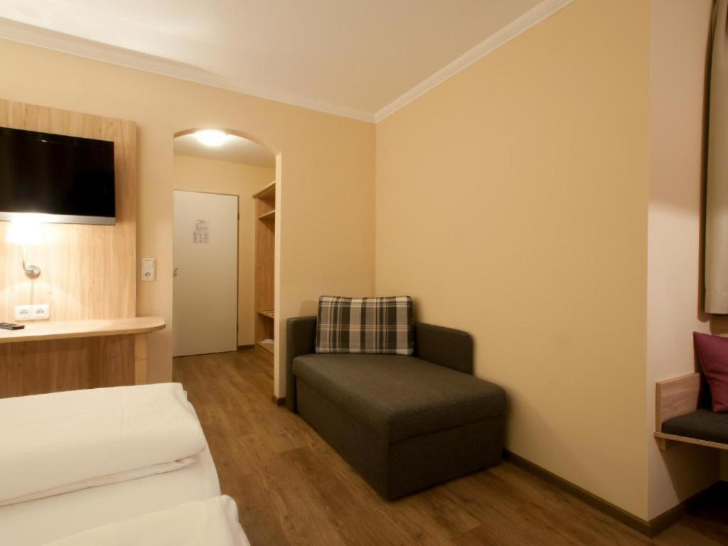 Postel nebo postele na pokoji v ubytování Hotel-Gasthof Sperrer