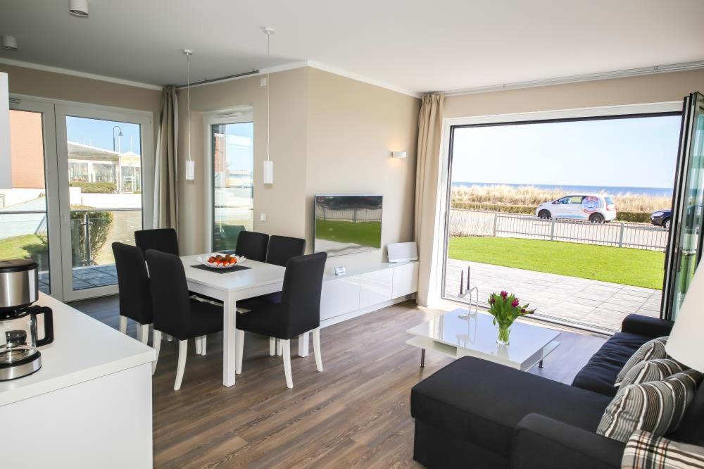 a living room with a table and chairs and a couch at Ferienwohnung Stranderlebnis in Haffkrug