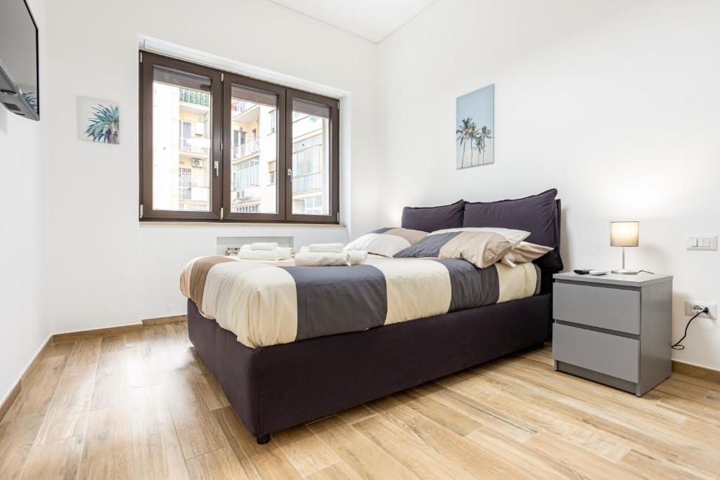 Łóżko lub łóżka w pokoju w obiekcie Vomero Deluxe Apartments