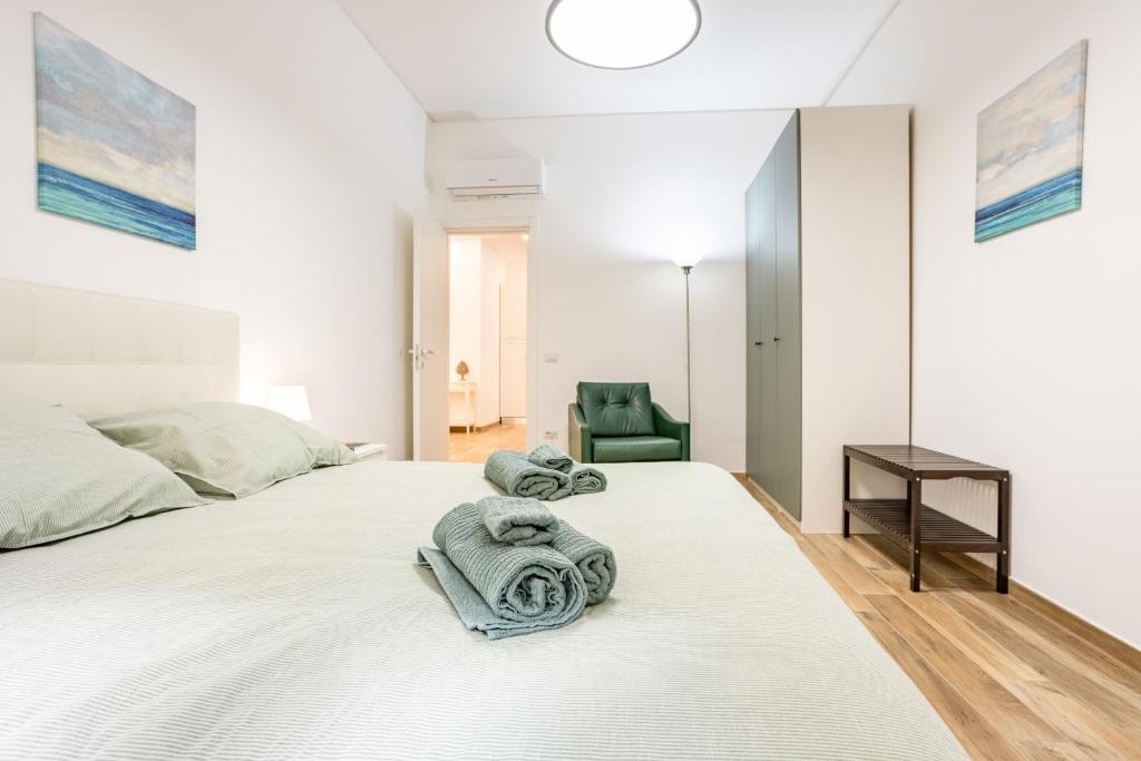 Łóżko lub łóżka w pokoju w obiekcie Vomero Deluxe Apartments