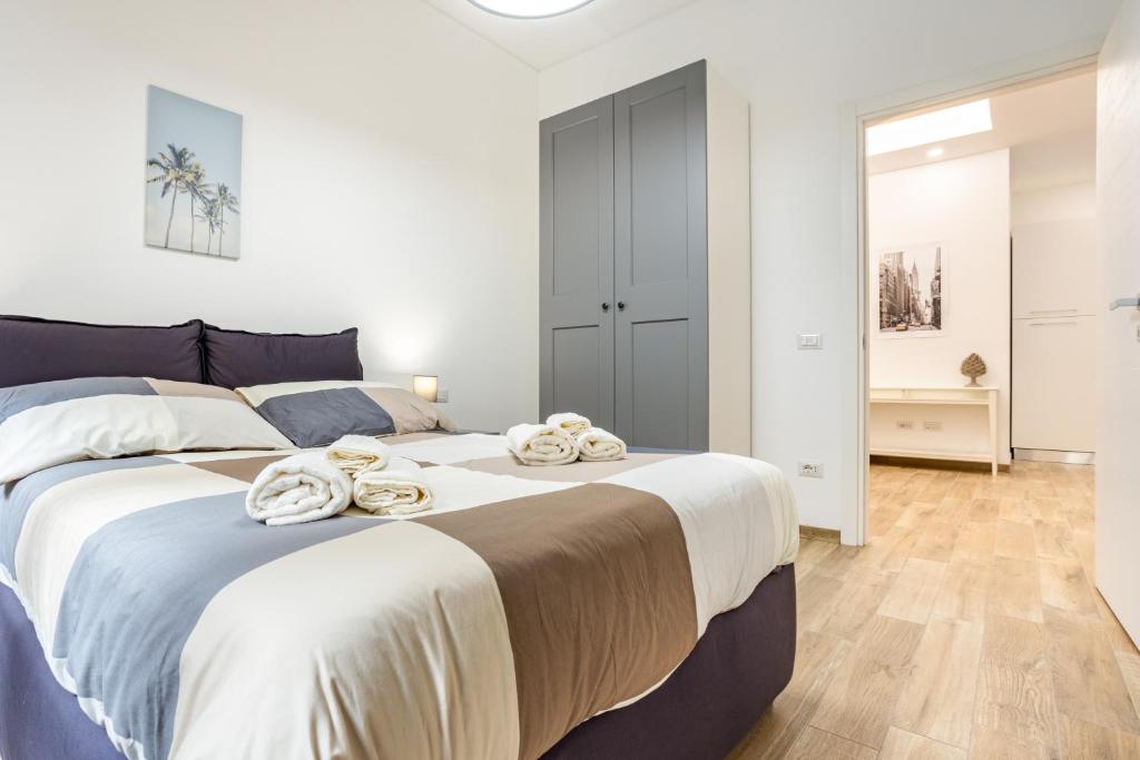 Łóżko lub łóżka w pokoju w obiekcie Vomero Deluxe Apartments
