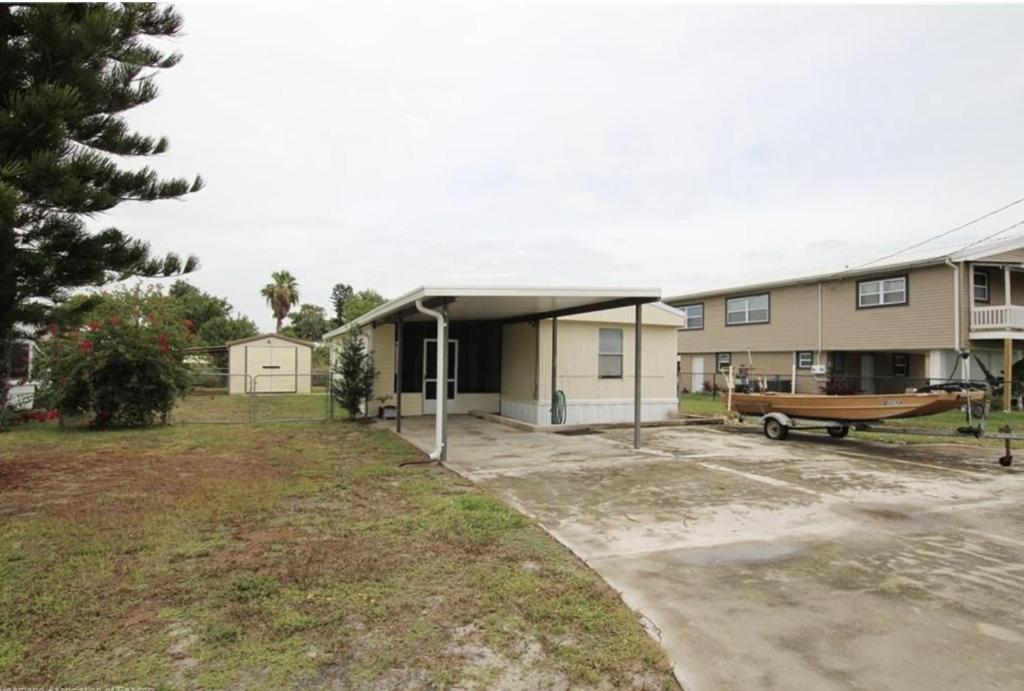 CANAL COTTAGE just off the RIM CANAL UNIT 3 cottage, Okeechobee