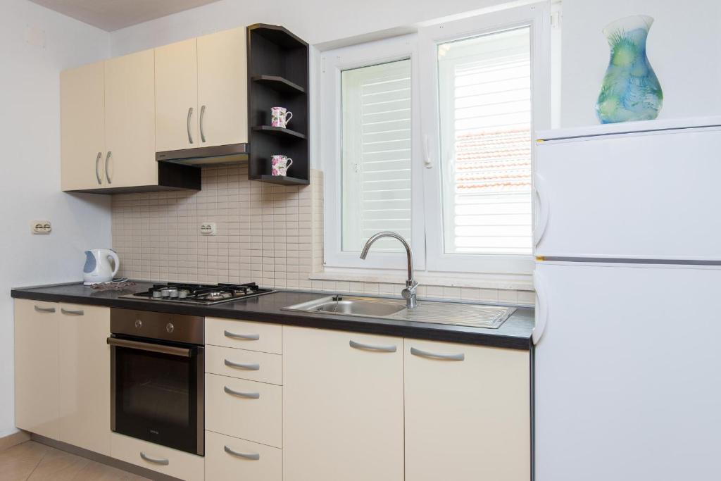 Kuchyňa alebo kuchynka v ubytovaní Apartments Darjan