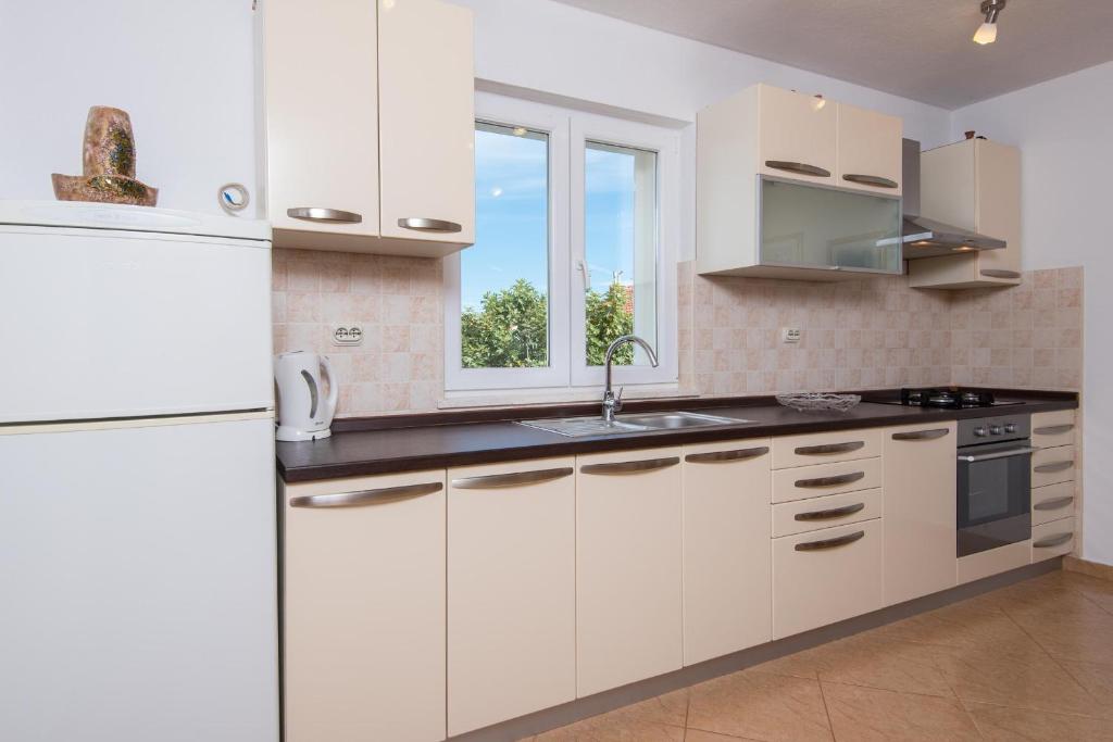 Kuchyňa alebo kuchynka v ubytovaní Apartments Darjan