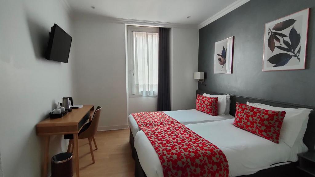 Postel nebo postele na pokoji v ubytování Hotel Boréal Nice