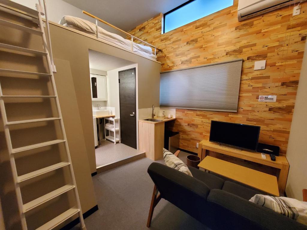 TV a/nebo společenská místnost v ubytování LOCO Minamiichi
