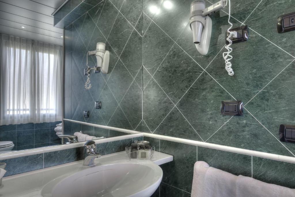 Koupelna v ubytování Central Park Hotel Modena