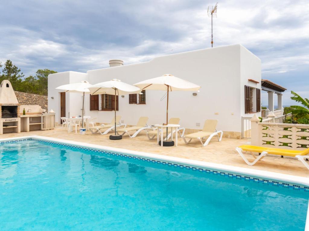 Bazén v ubytování Holiday Home Can Pep Jaume by Interhome nebo v jeho okolí