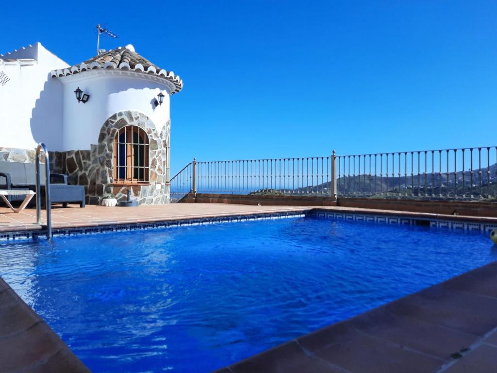 Bazén v ubytovaní Holiday Home Tres Palmeras by Interhome alebo v jeho blízkosti
