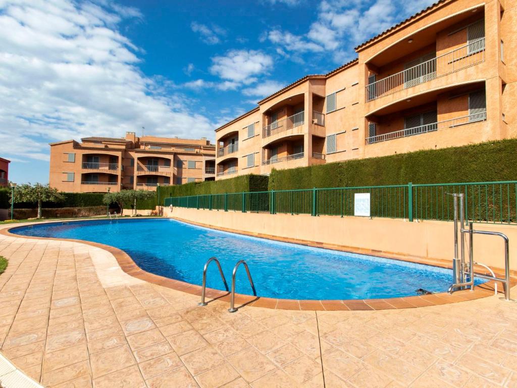 Bazén v ubytovaní Apartment Marina Sant Jordi by Interhome alebo v jeho blízkosti