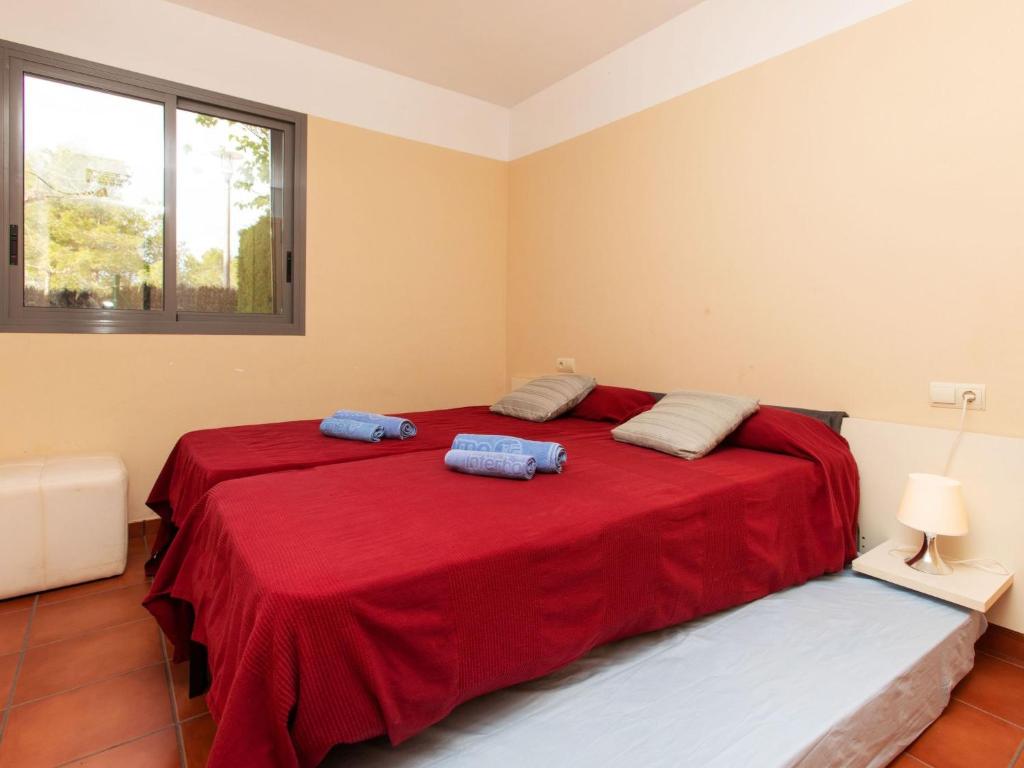 Posteľ alebo postele v izbe v ubytovaní Apartment Marina Sant Jordi by Interhome