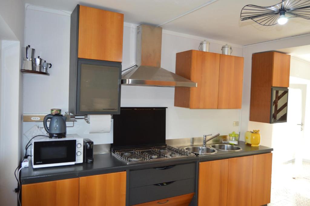 A kitchen or kitchenette at Casa della Rosina