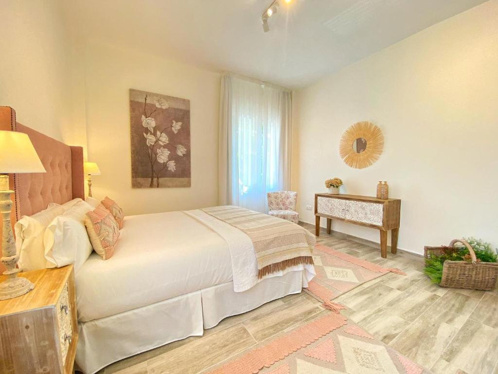 A bed or beds in a room at iloftmalaga Plaza Marina