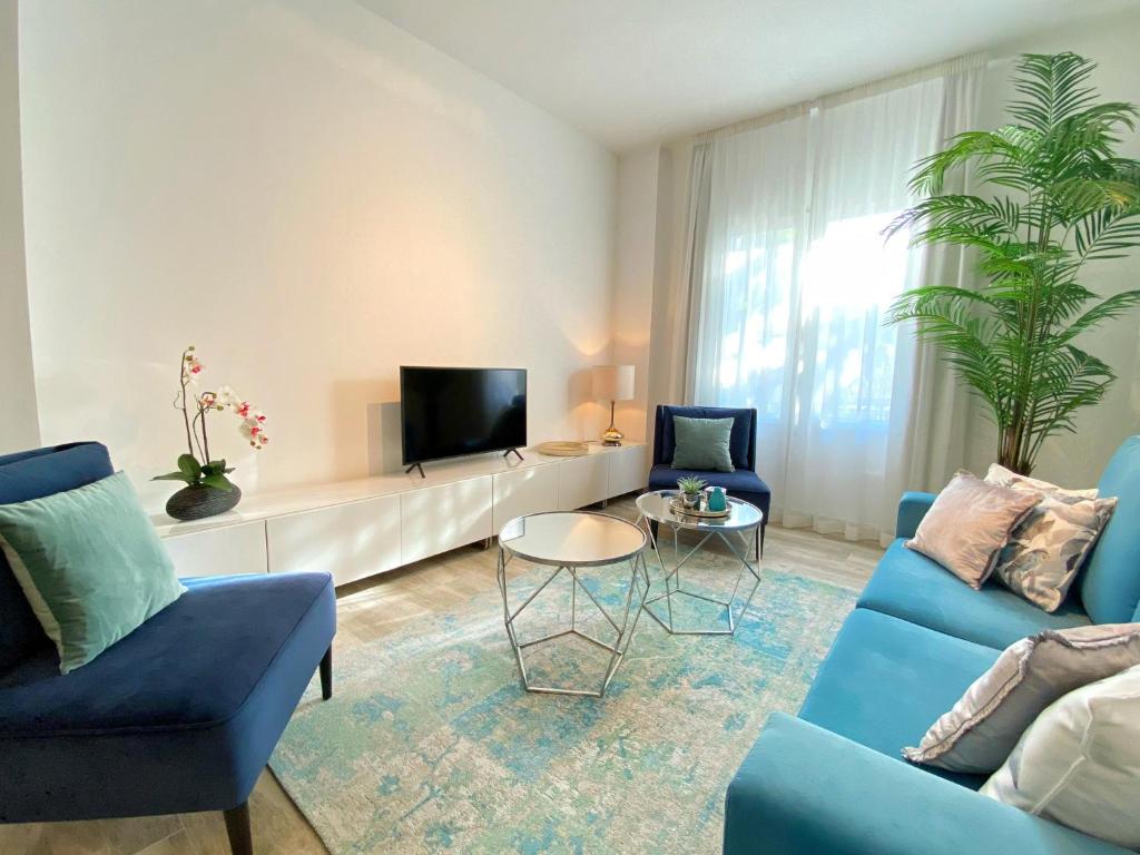 A television and/or entertainment centre at iloftmalaga Plaza Marina