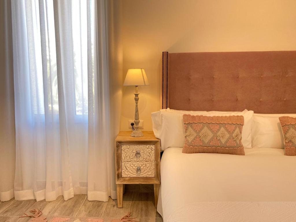 A bed or beds in a room at iloftmalaga Plaza Marina