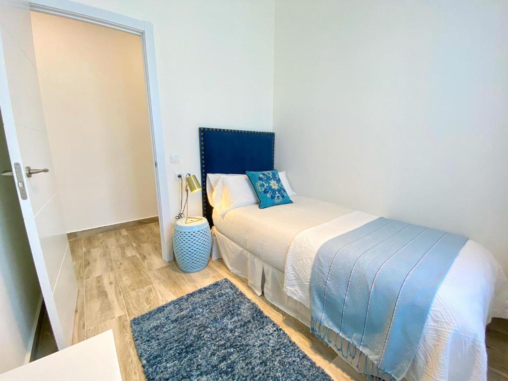 A bed or beds in a room at iloftmalaga Plaza Marina