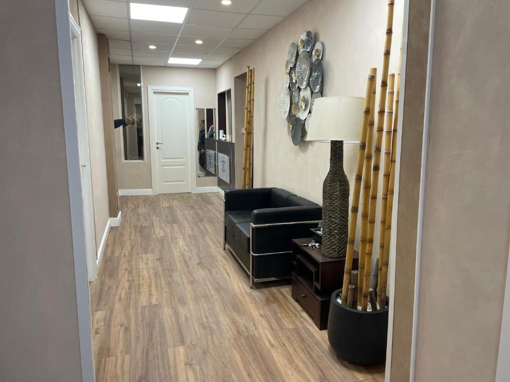 Domus La Foce Hotel self check in - Resim 6