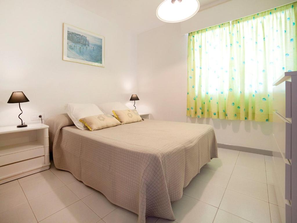 Postel nebo postele na pokoji v ubytování Apartment Esmeralda 02 by Interhome