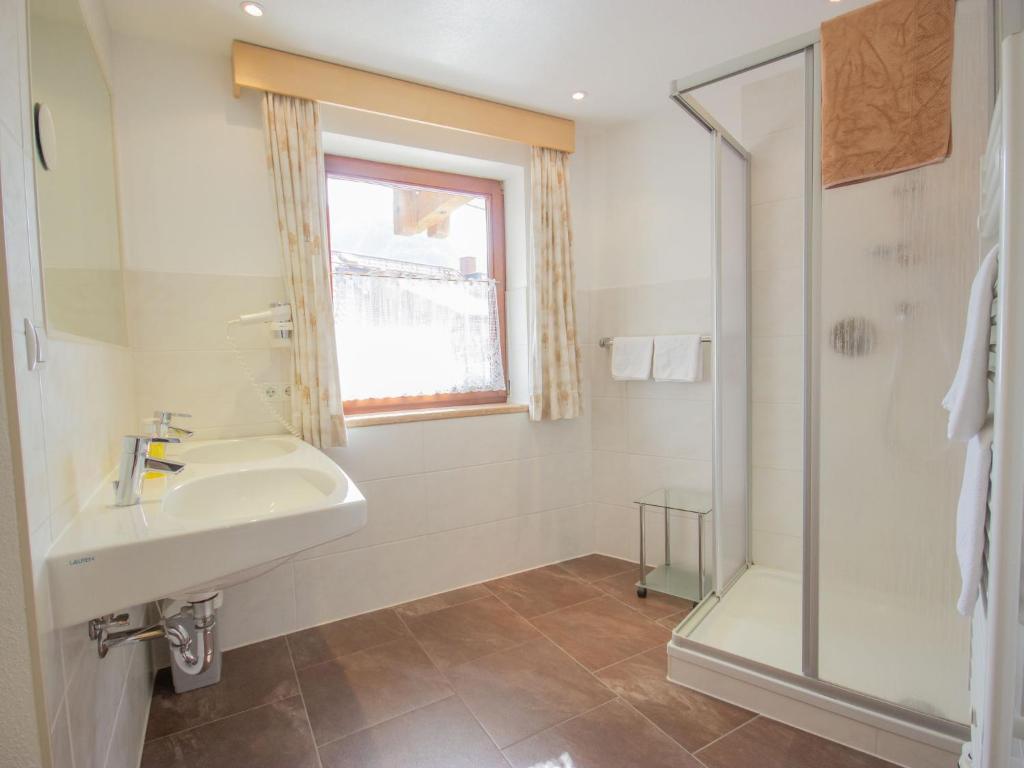 A bathroom at Apartment Alpin-1 by Interhome