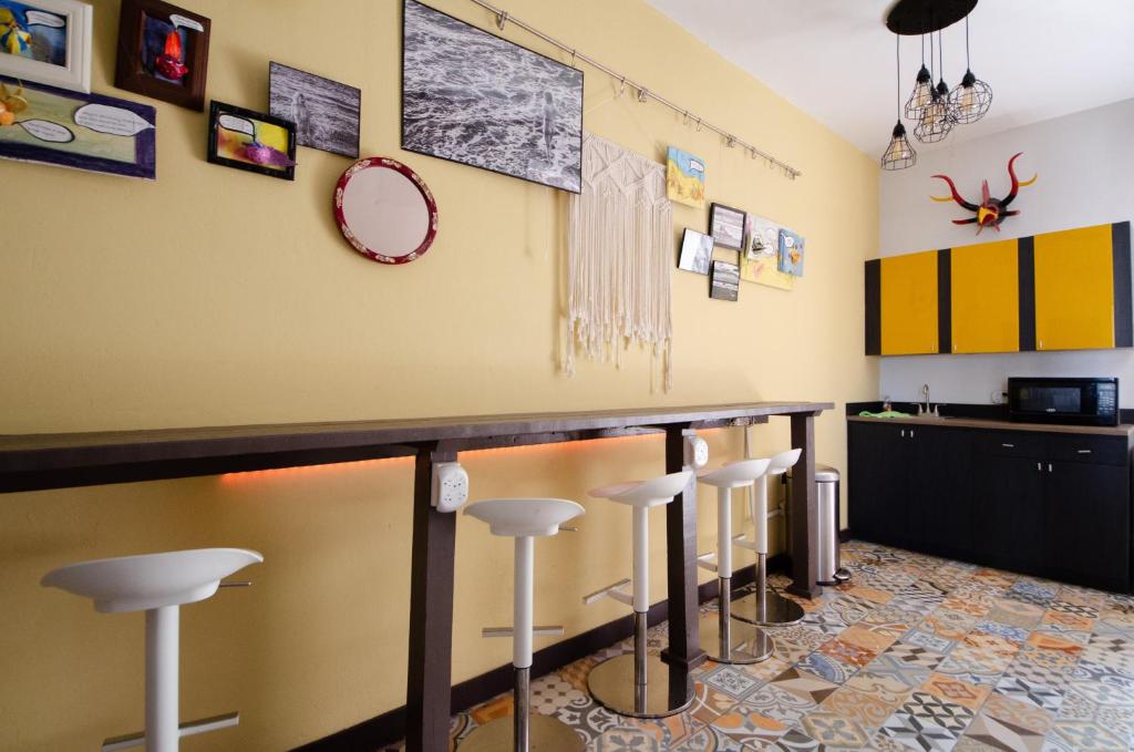 Kuchyň nebo kuchyňský kout v ubytování Rincon Plaza Hotel