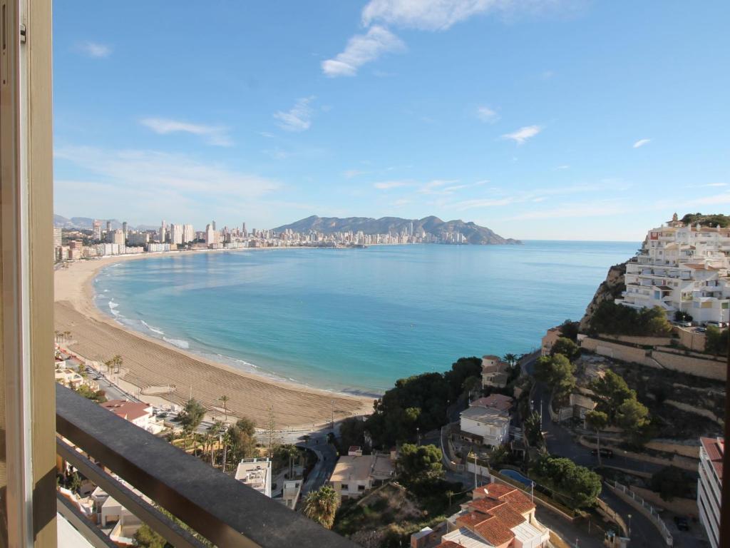 - Balcón con vistas a la playa en Apartment Vistamar by Interhome, en Cala de Finestrat