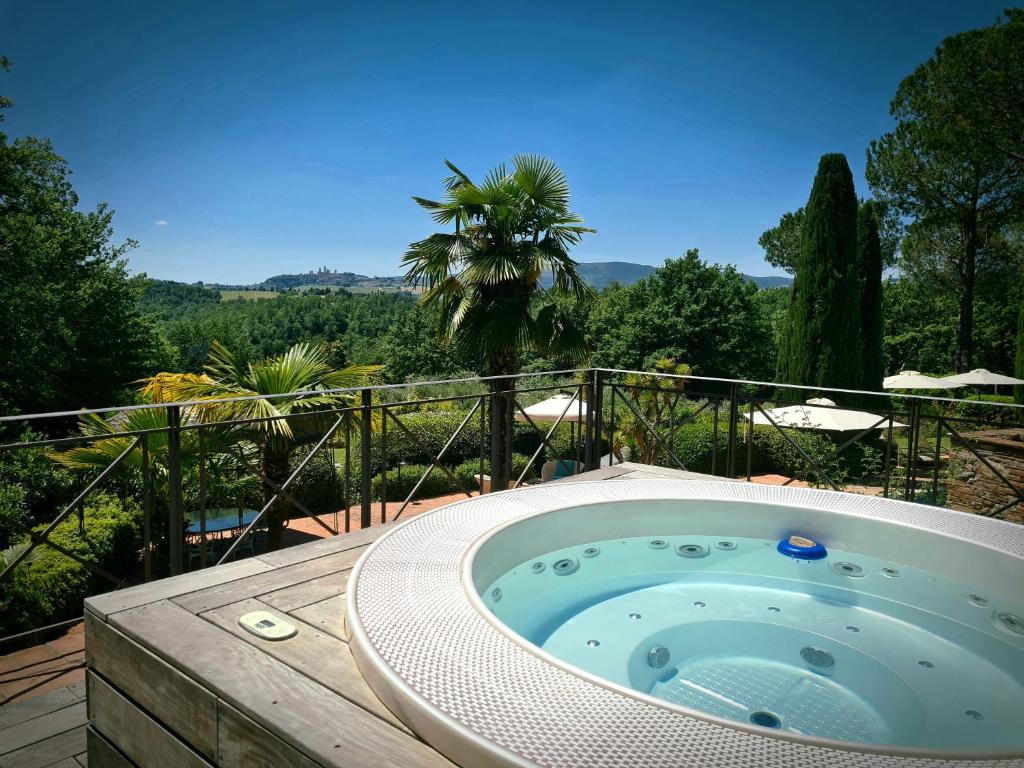 a jacuzzi tub on top of a balcony at Appartamento L'olivo - Ripabella in Ulignano