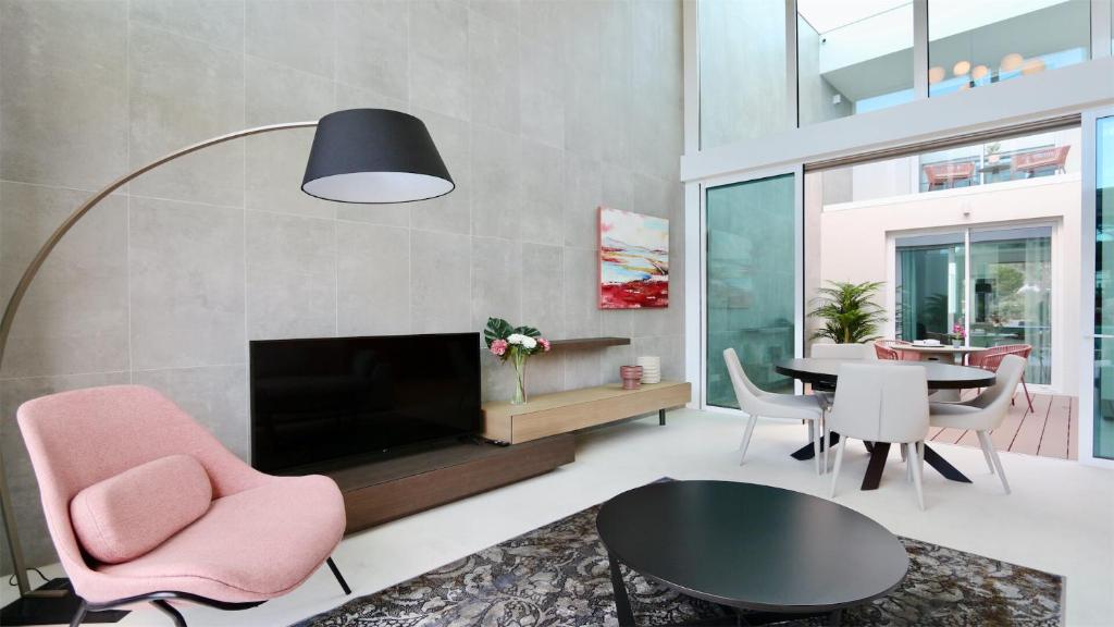 Et opholdsområde på Vila Leonor - Clever Details , Central Vilamoura, Sleeps 6, luxury, walking distance