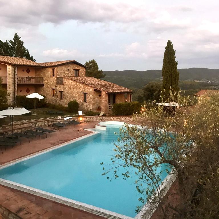 Bazén v ubytování Relais Il Canalicchio Country Resort & SPA nebo v jeho okolí