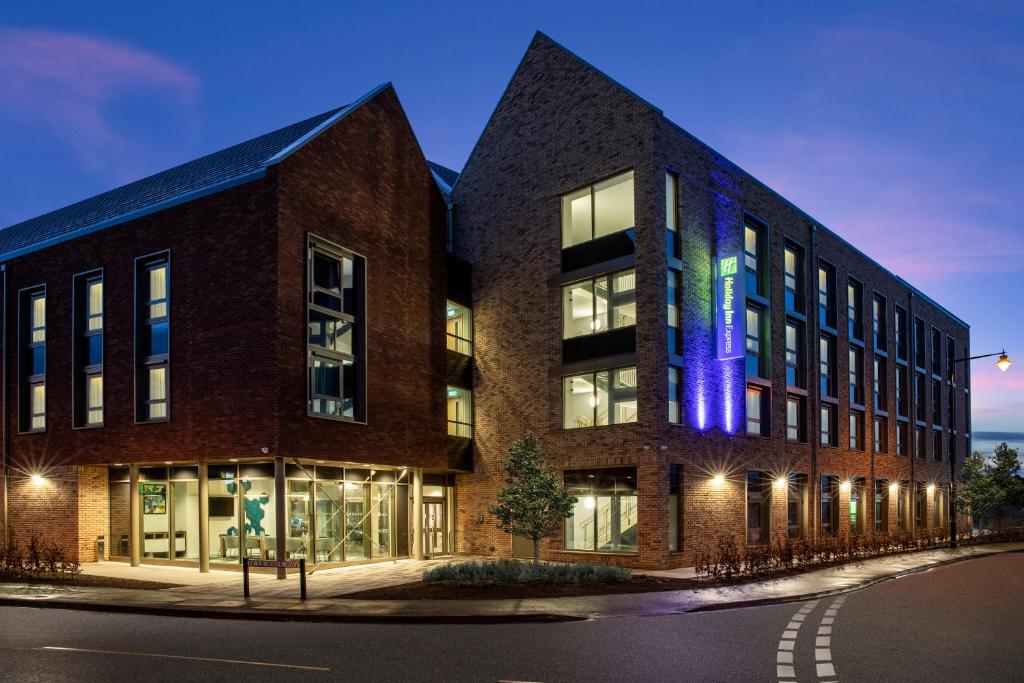 Holiday Inn Express Cambridge West - Cambourne by IHG - Resim 6