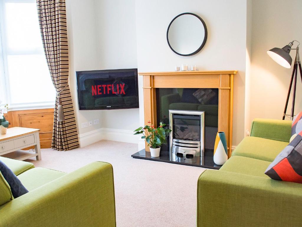 18 Mayville Avenue, Scarborough (updated prices 2024)