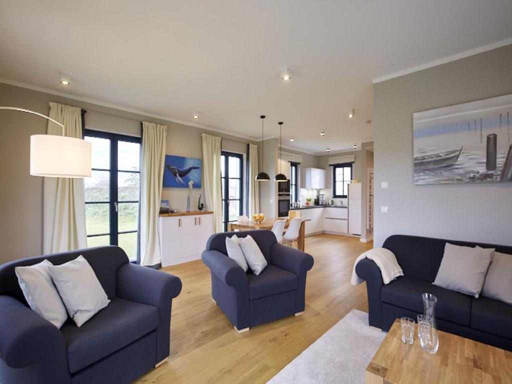 Posezení v ubytování Reetland am Meer - Superior Reetdachvilla mit 2 Schlafzimmern F01