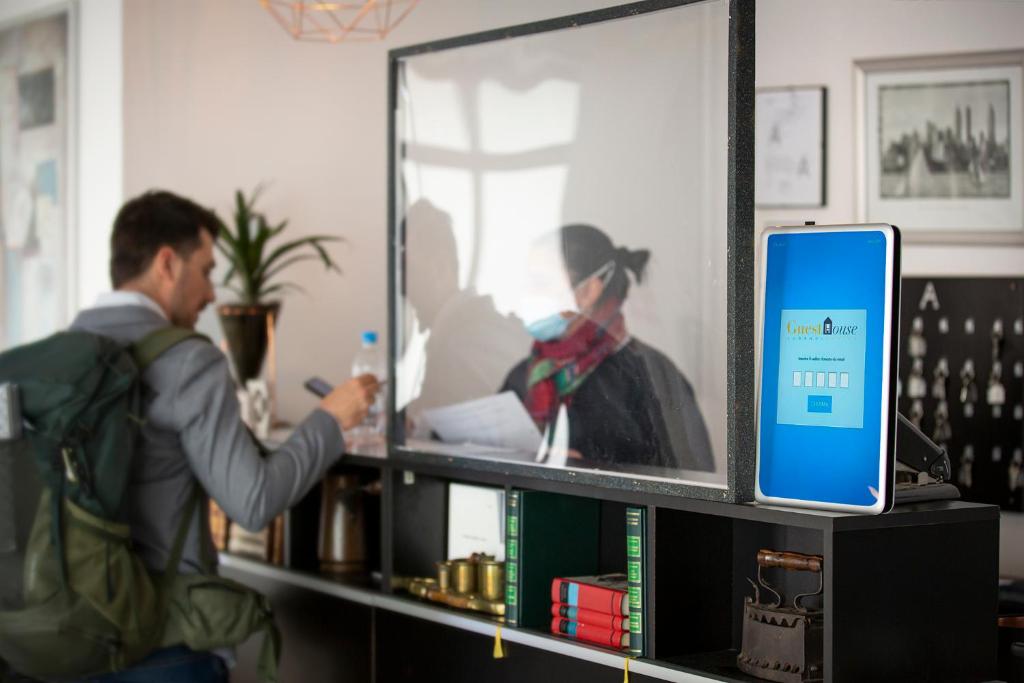 GuestHouse Lugano Studio Apartments by LR - Resim 37